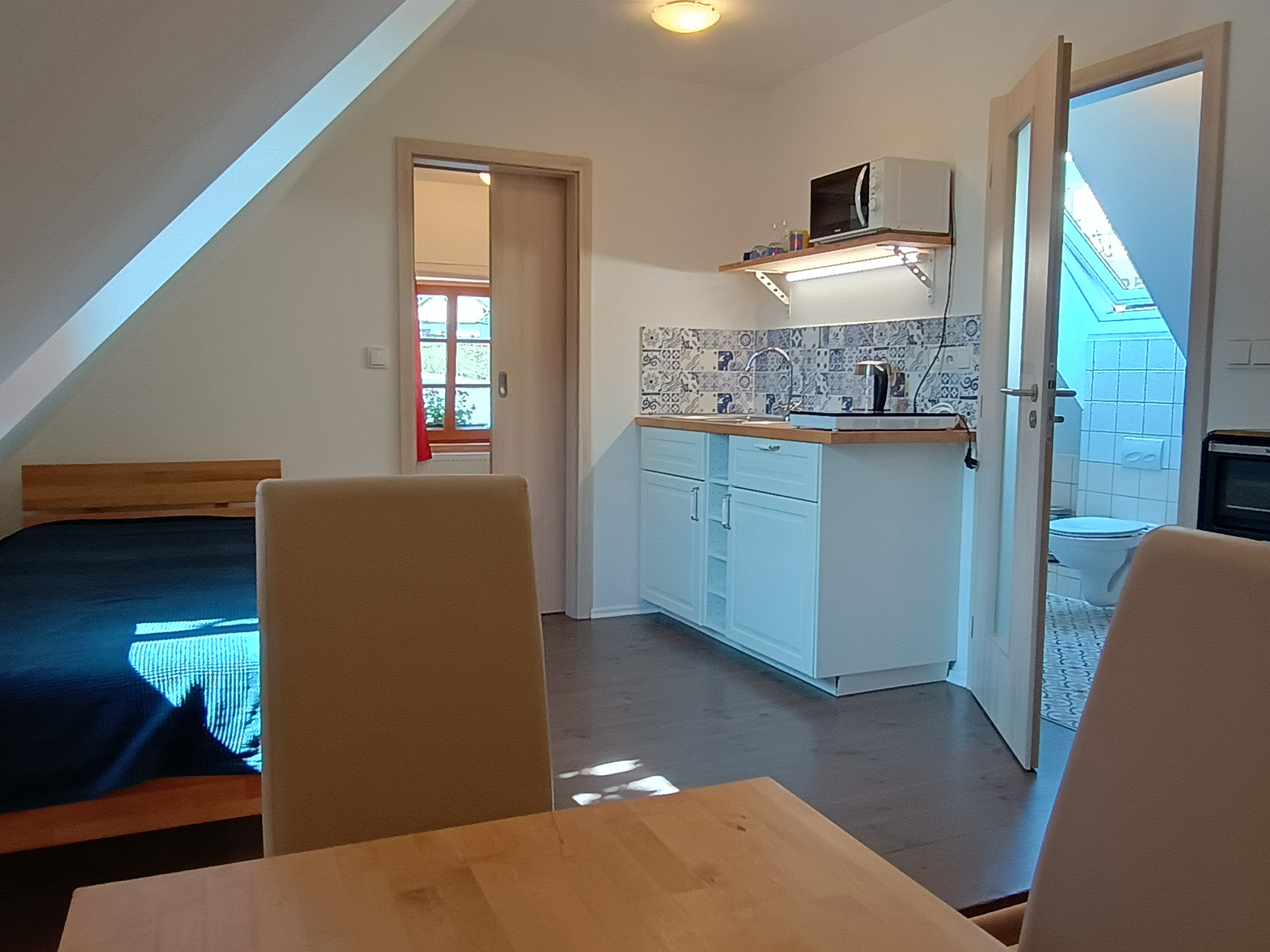 Podkrovní apartmán 2+kk, 35m2 k pronájmu v Mníšku pod Brdy