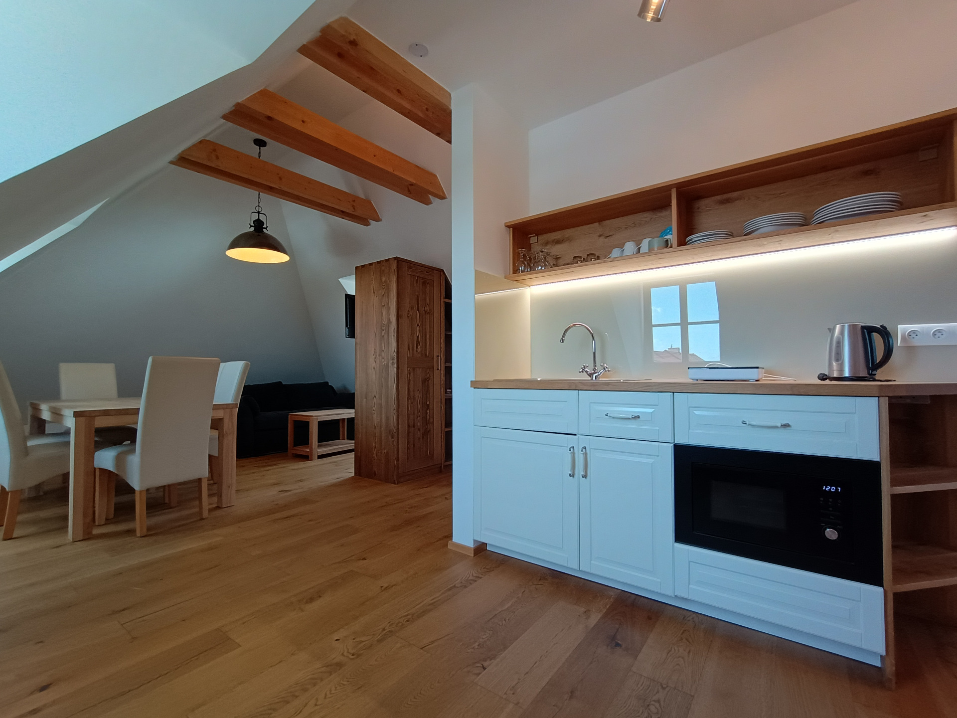 Podkrovní apartmán 2+kk, 55m2 k pronájmu v Mníšku pod Brdy